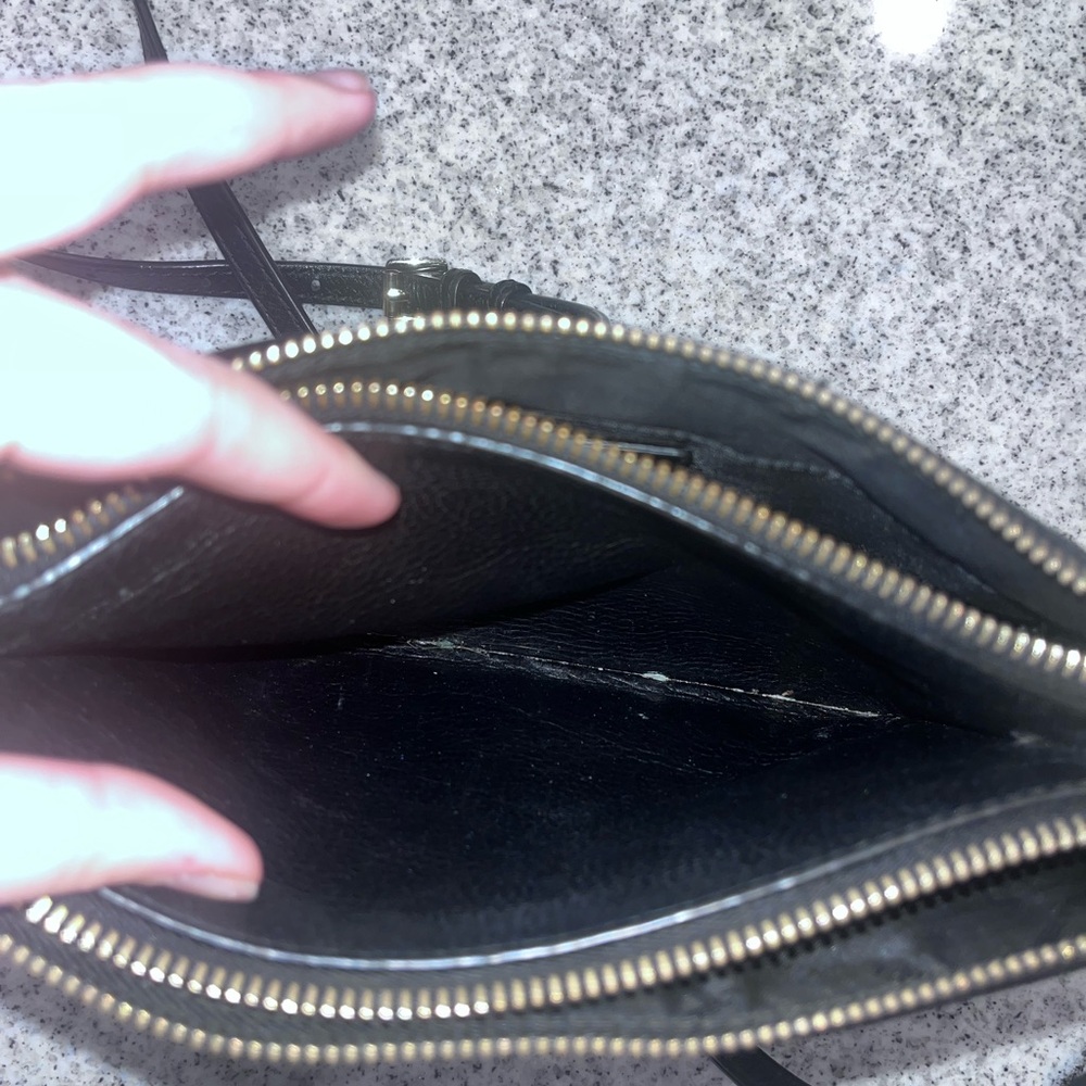 Michael Kors Double Zip crossbody bag in black pebbled leather - Picture 7 of 11